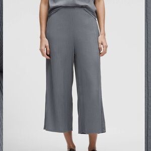 Lululemon Pleated Stretch HR Wide Leg Crop